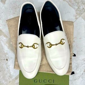 Gucci Horsebit Loafers in white leather. Size 7.5